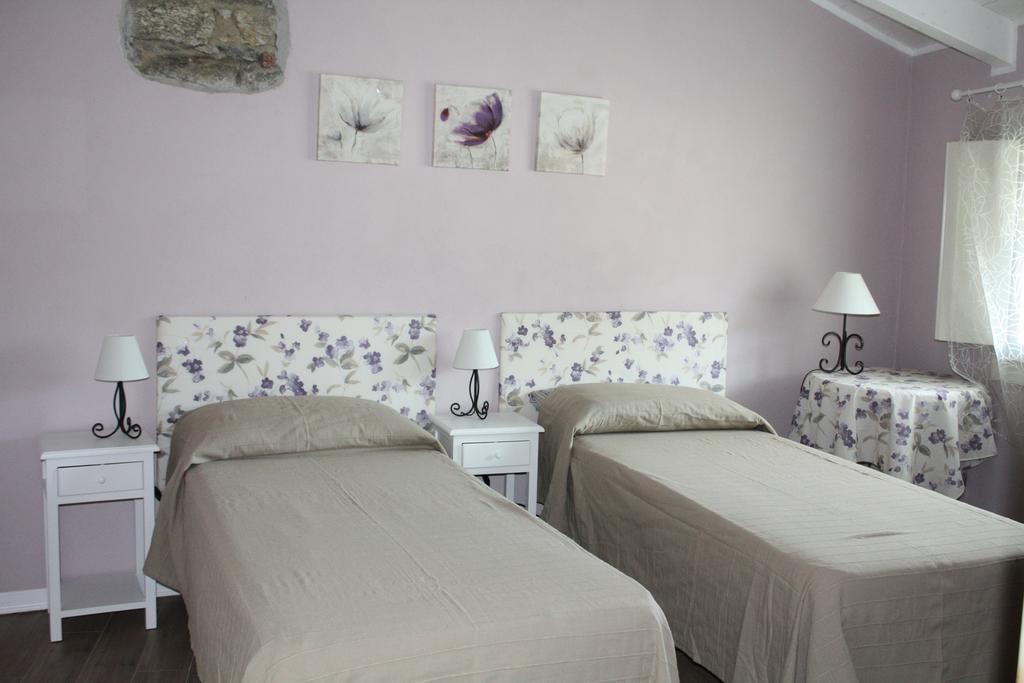 Hotel Il Cortile Friendly House Borgomanero Habitación foto