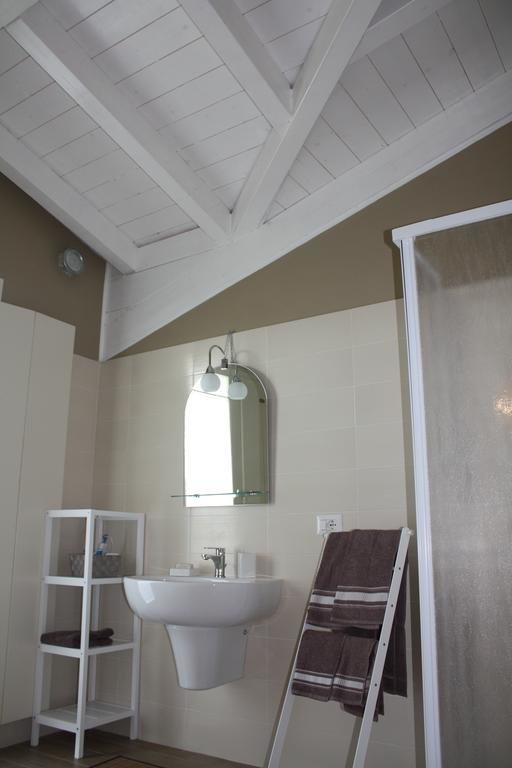 Hotel Il Cortile Friendly House Borgomanero Habitación foto