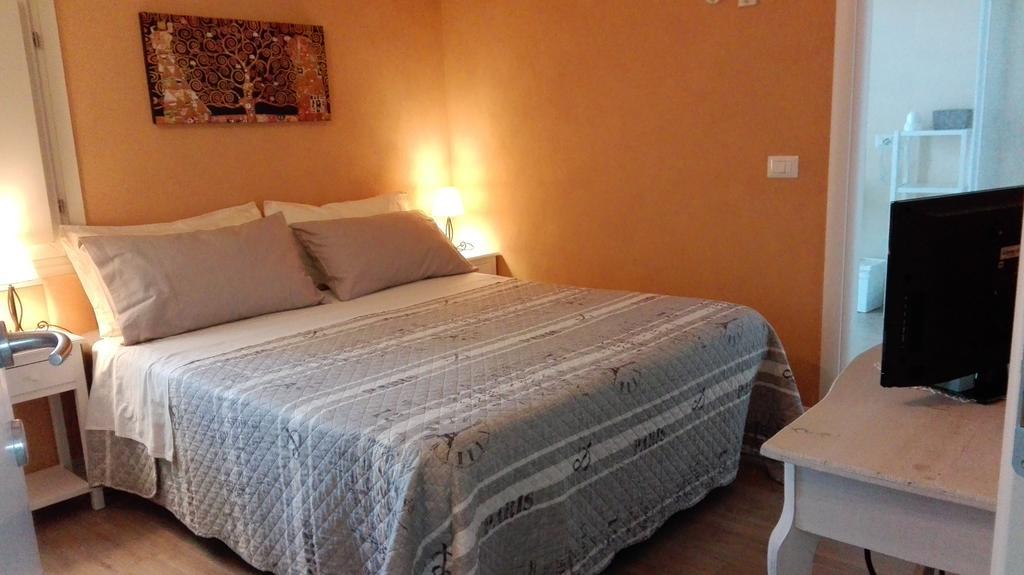 Hotel Il Cortile Friendly House Borgomanero Exterior foto